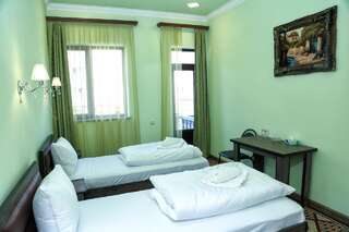 Отель Sofya Горис Двухместный номер с 2 отдельными кроватями и балконом-5